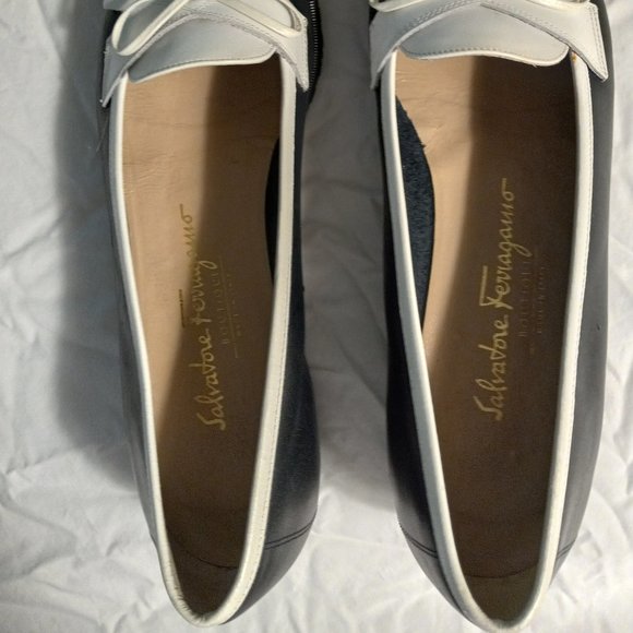 Ferragamo Spectator Flats, Blue/White,9.5AA,New - Picture 4 of 5